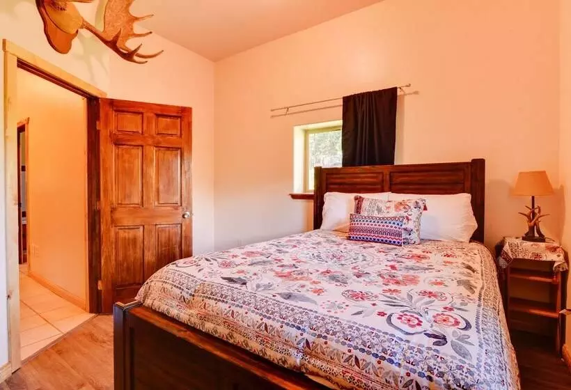 Legacy Mountain Lodge On 40 Acre Ranch W/ Views!