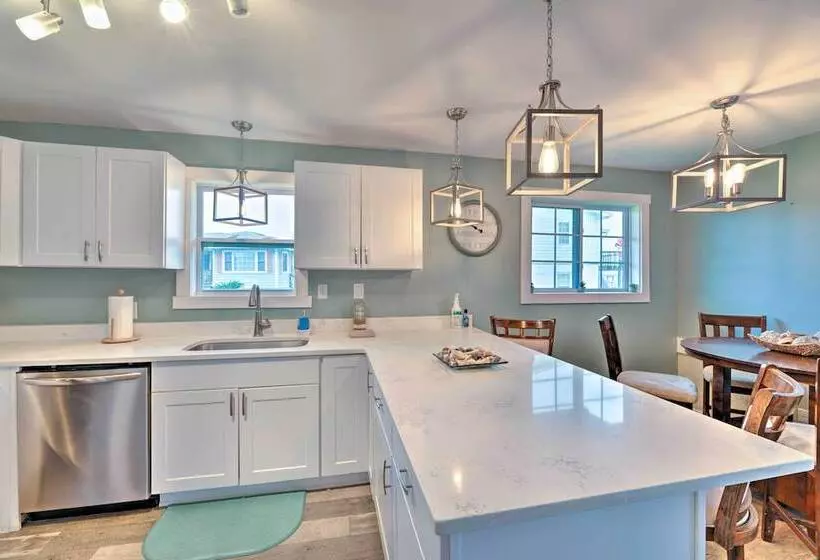 Luxe  Cozy Crab Shack  W/ Porch In Indian Beach!