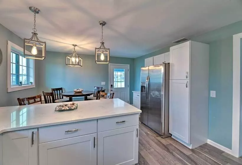 Luxe  Cozy Crab Shack  W/ Porch In Indian Beach!