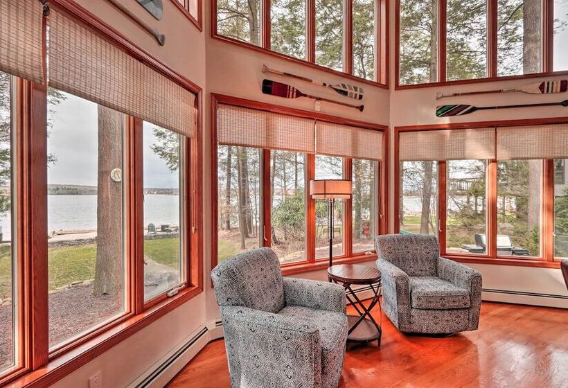 Lakefront Poconos Escape W/ Game Room, Dock & Pool
