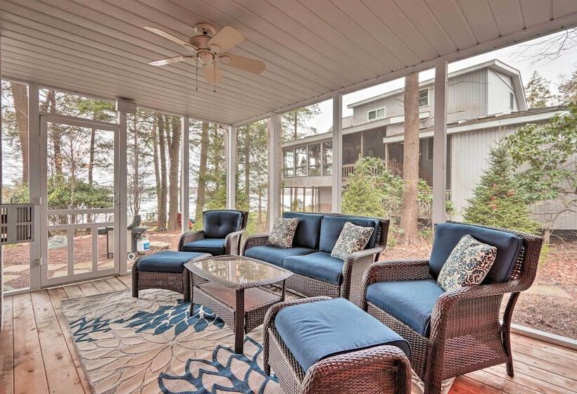 Lakefront Poconos Escape W/ Game Room, Dock & Pool