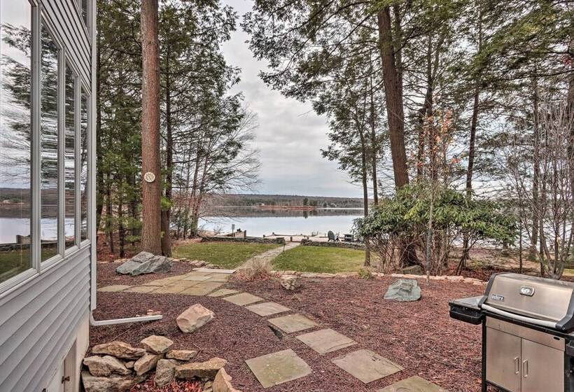 Lakefront Poconos Escape W/ Game Room, Dock & Pool