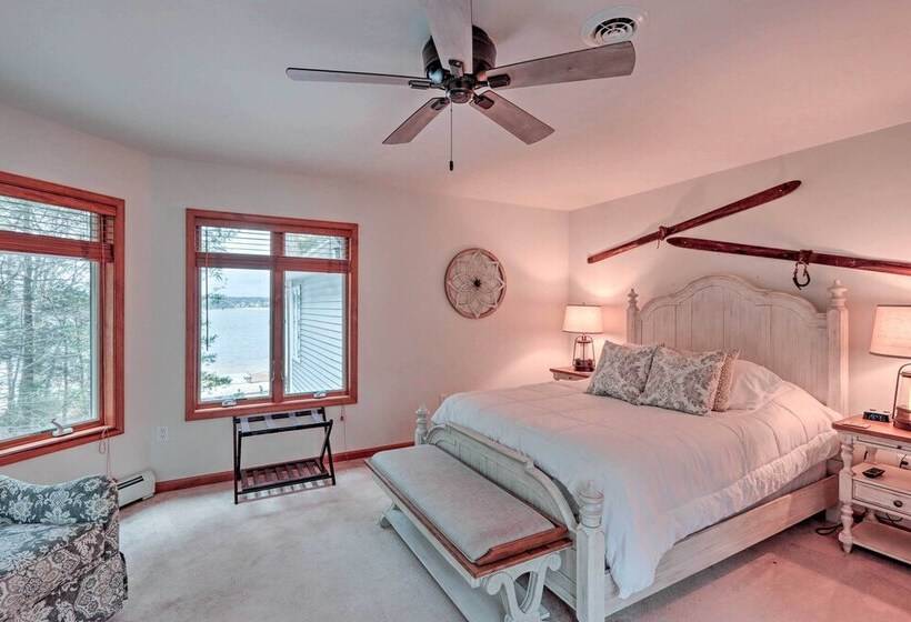 Lakefront Poconos Escape W/ Game Room, Dock & Pool