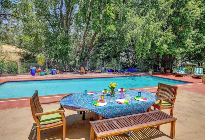 Novato Getaway: Pool, Hot Tub, Near Sf Bay!