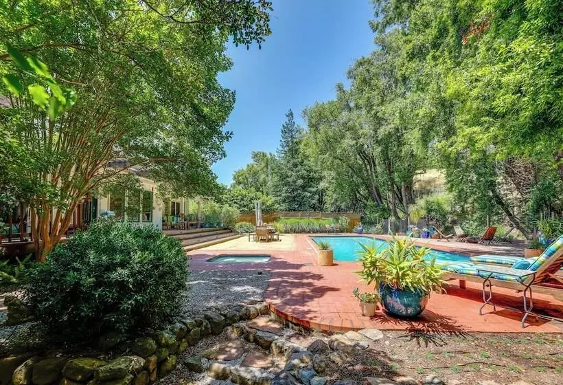Novato Getaway: Pool, Hot Tub, Near Sf Bay!