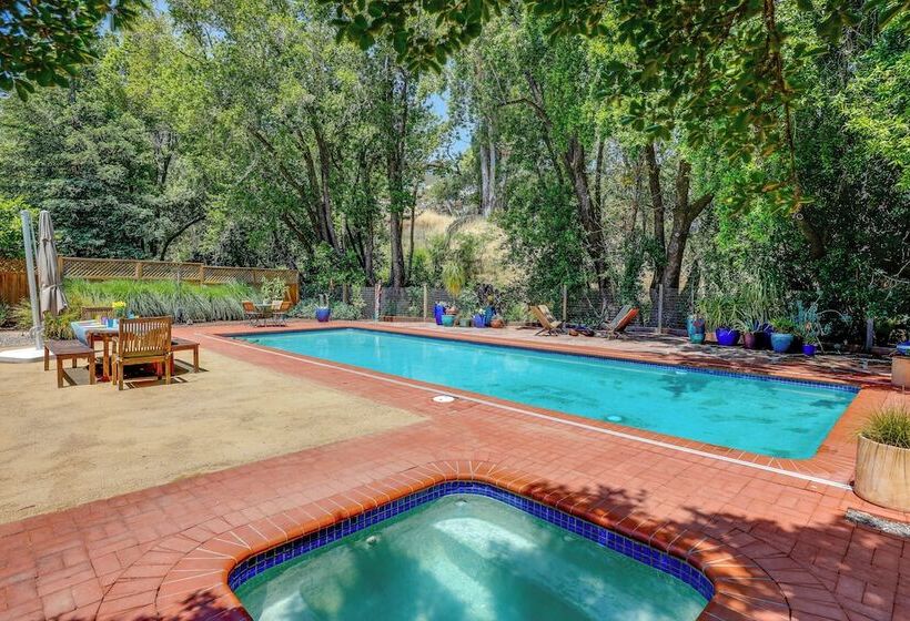 Novato Getaway: Pool, Hot Tub, Near Sf Bay!