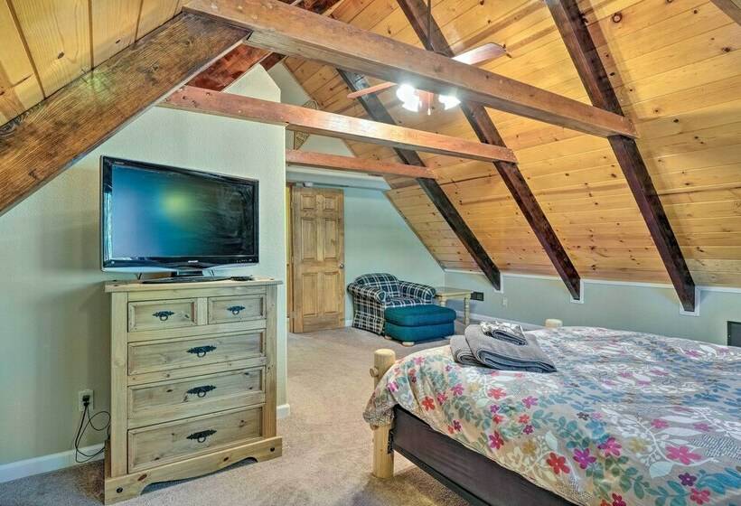 Game Room & Deck: Oso Cozy Cabin In Arnold!