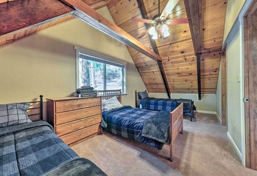 Game Room & Deck: Oso Cozy Cabin In Arnold!