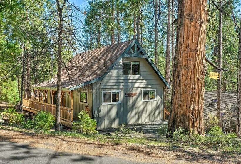 Game Room & Deck: Oso Cozy Cabin In Arnold!