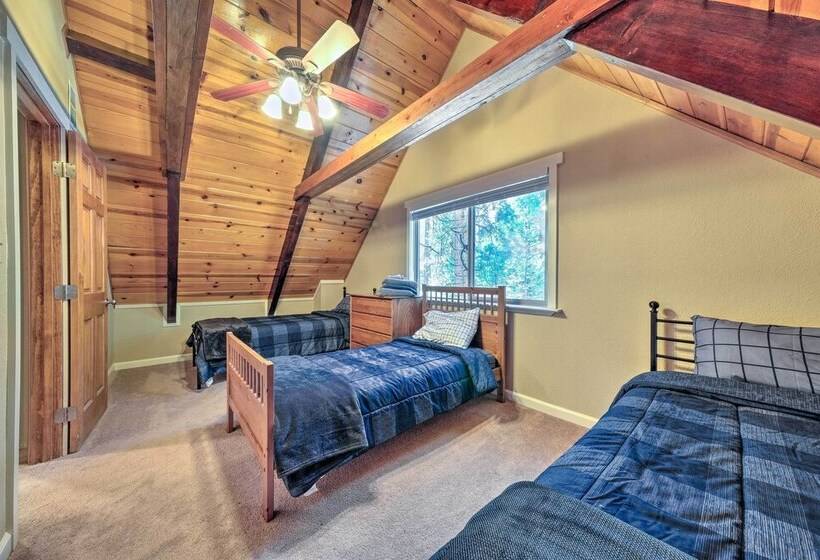 Game Room & Deck: Oso Cozy Cabin In Arnold!