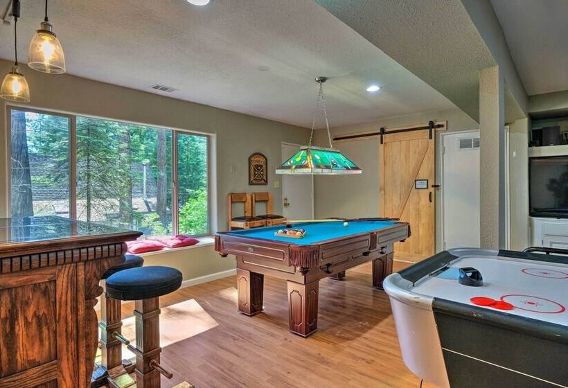 Game Room & Deck: Oso Cozy Cabin In Arnold!