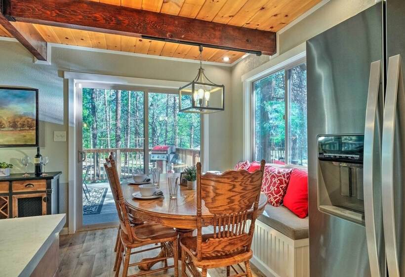 Game Room & Deck: Oso Cozy Cabin In Arnold!