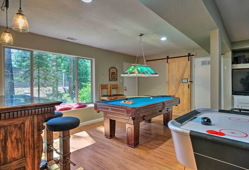 Game Room & Deck: Oso Cozy Cabin In Arnold!