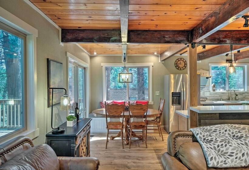 Game Room & Deck: Oso Cozy Cabin In Arnold!