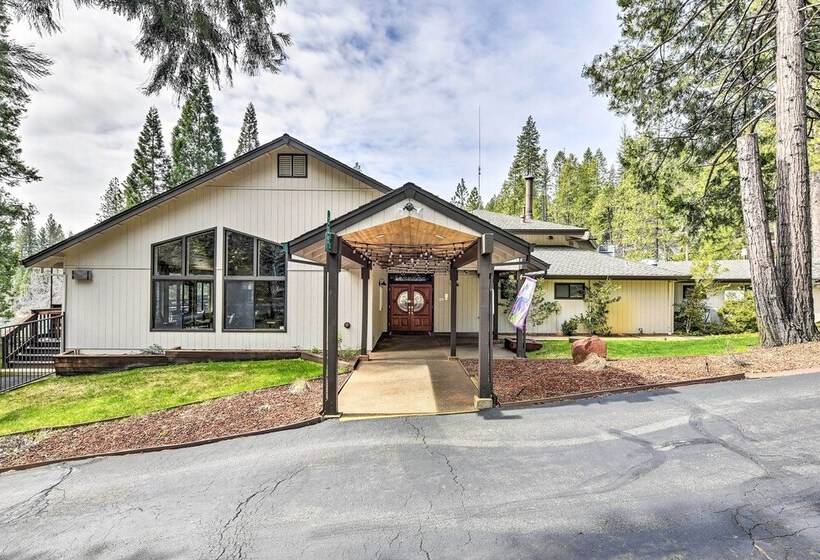 Game Room & Deck: Oso Cozy Cabin In Arnold!