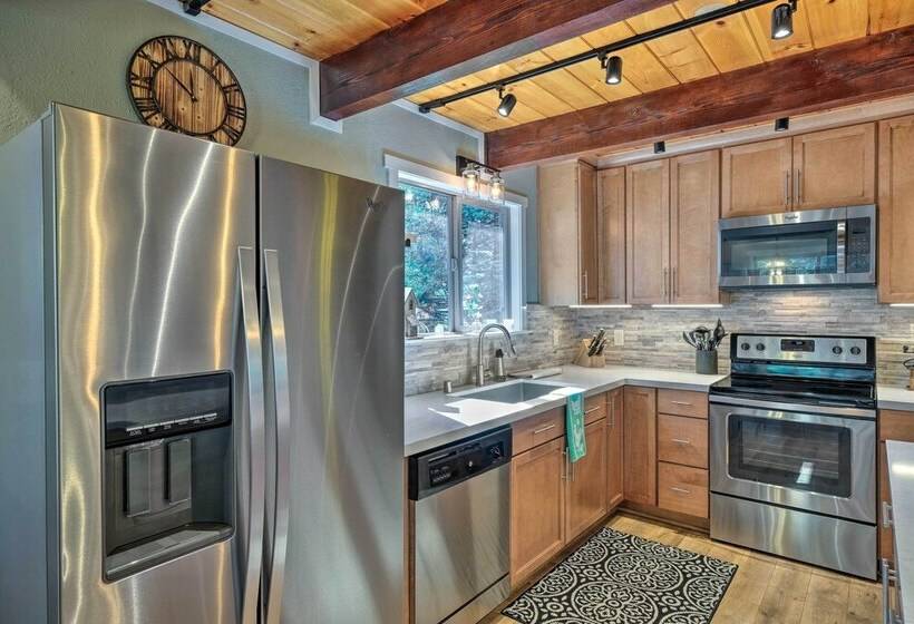 Game Room & Deck: Oso Cozy Cabin In Arnold!