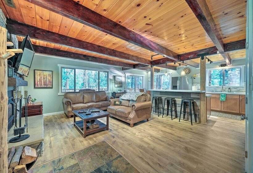 Game Room & Deck: Oso Cozy Cabin In Arnold!