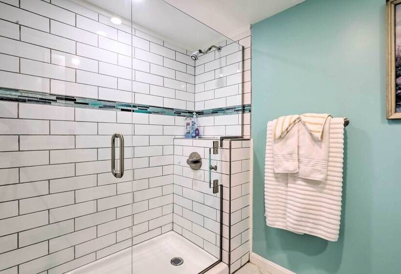 Pet Friendly Quantico Home W/ River Views!