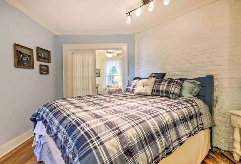 Pet Friendly Quantico Home W/ River Views!