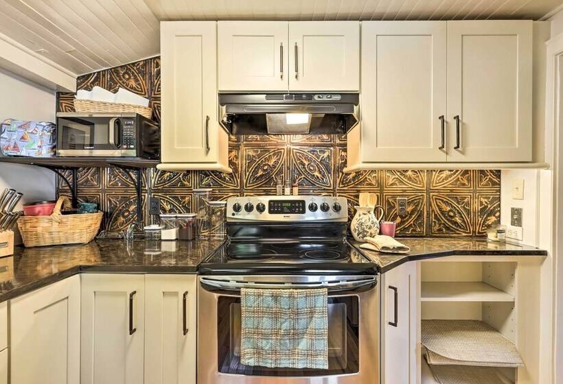 Pet Friendly Quantico Home W/ River Views!