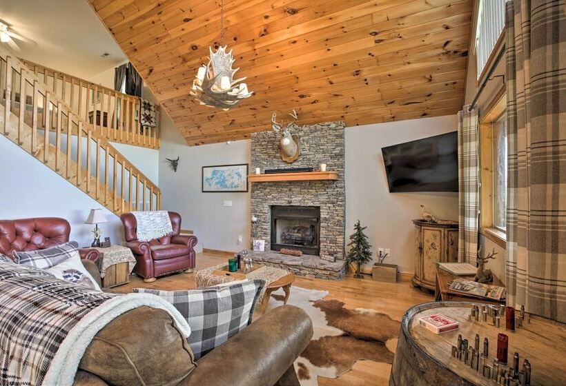 Picturesque Murphy Cabin W/ Fire Pit & Views!