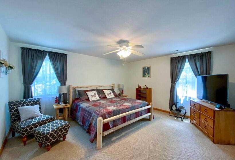 Picturesque Murphy Cabin W/ Fire Pit & Views!