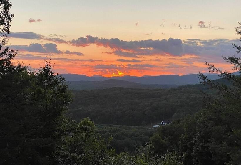 Picturesque Murphy Cabin W/ Fire Pit & Views!