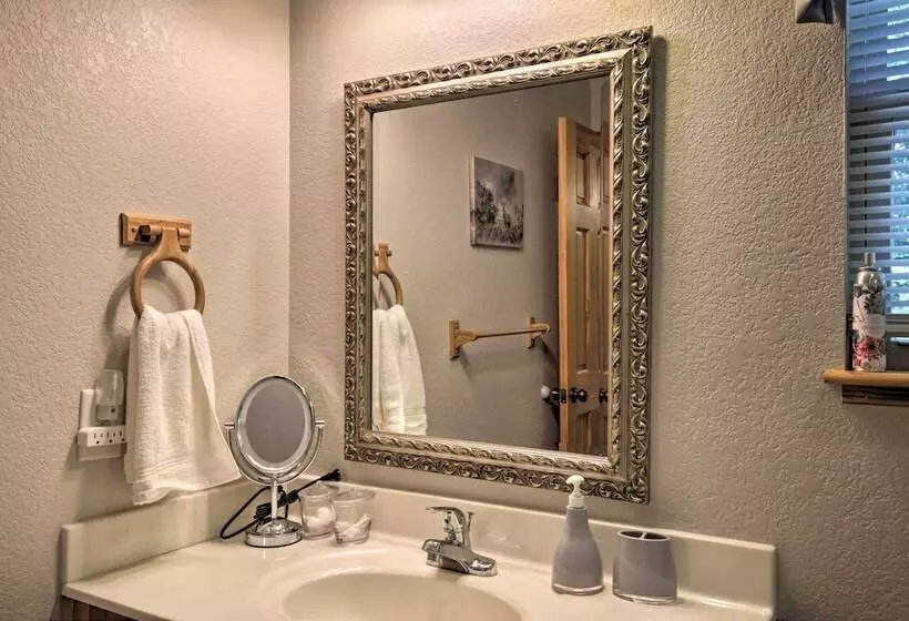 Picturesque Murphy Cabin W/ Fire Pit & Views!