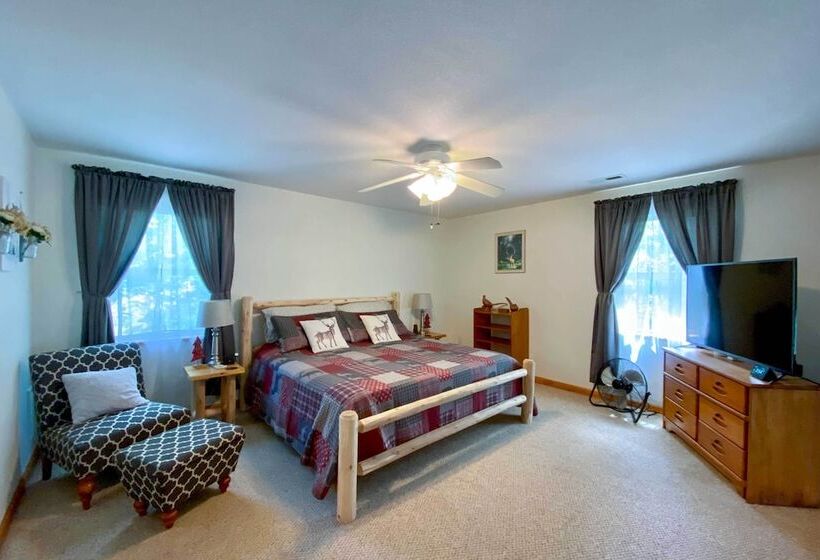 Picturesque Murphy Cabin W/ Fire Pit & Views!