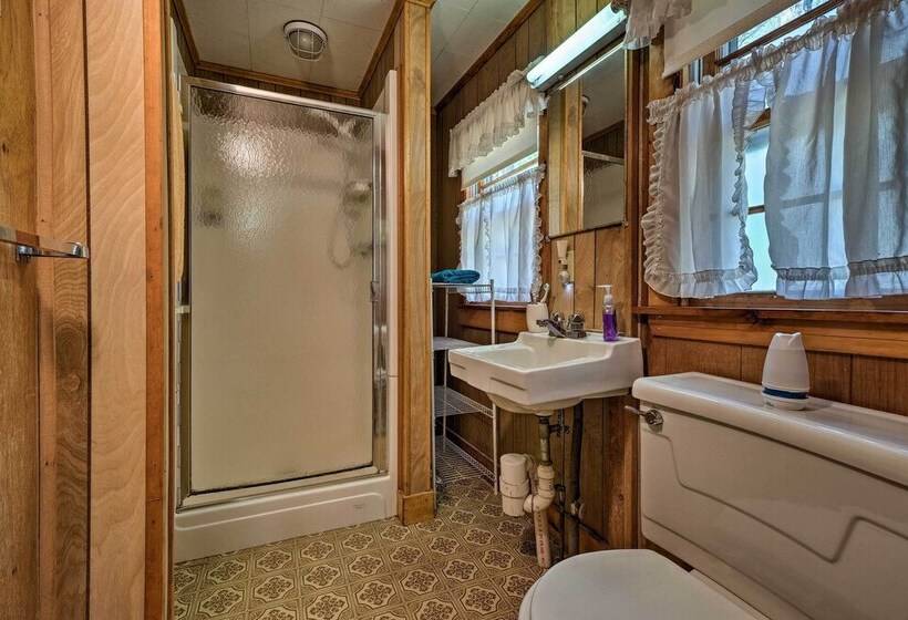 Quaint Cottage With Dock On Annabessacook Lake!