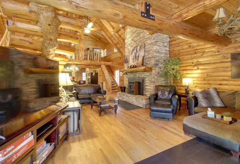 Lakeside Cabin On 2 Acres W/ Fire Pit + Hot Tub!