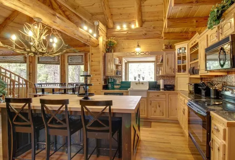 Lakeside Cabin On 2 Acres W/ Fire Pit + Hot Tub!
