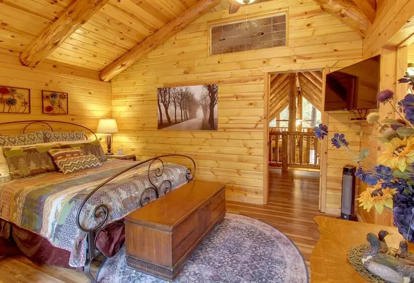 Lakeside Cabin On 2 Acres W/ Fire Pit + Hot Tub!