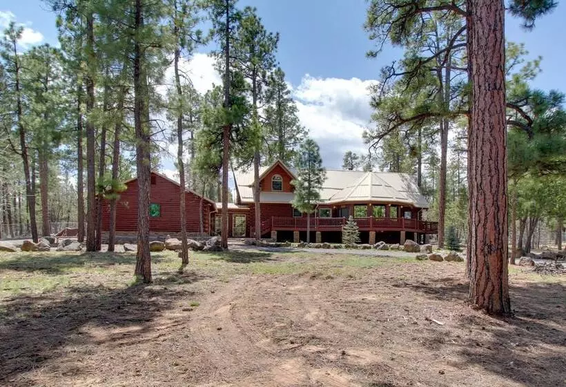 Lakeside Cabin On 2 Acres W/ Fire Pit + Hot Tub!