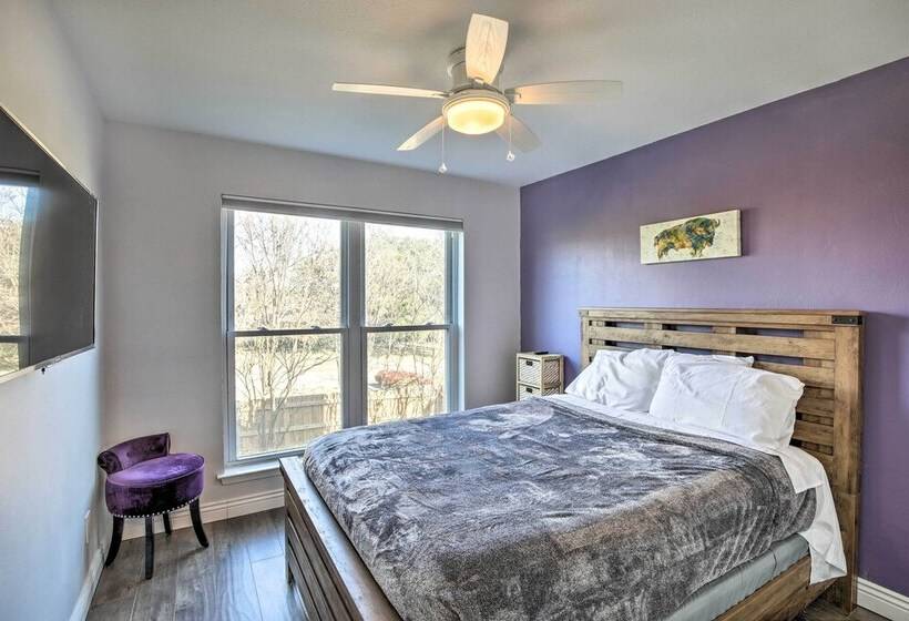 Movie Room + Poolside Oasis: Richardson Home!