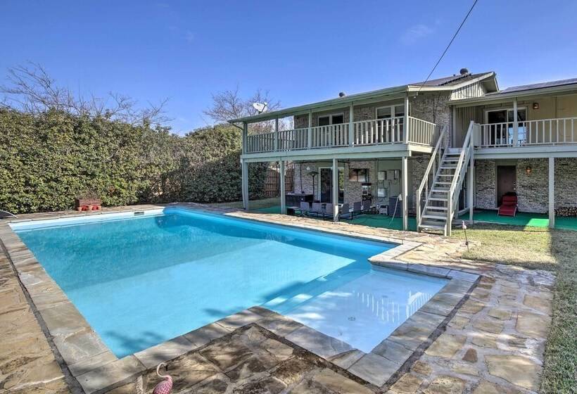 Movie Room + Poolside Oasis: Richardson Home!