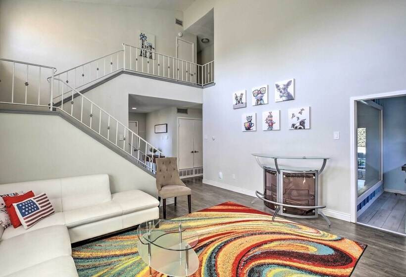 Movie Room + Poolside Oasis: Richardson Home!