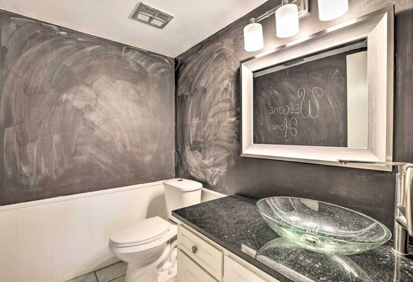 Movie Room + Poolside Oasis: Richardson Home!