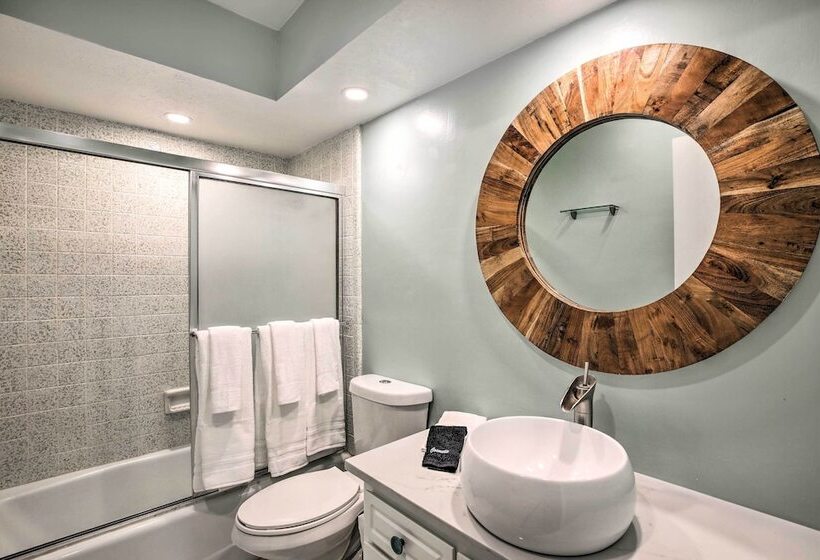 Movie Room + Poolside Oasis: Richardson Home!