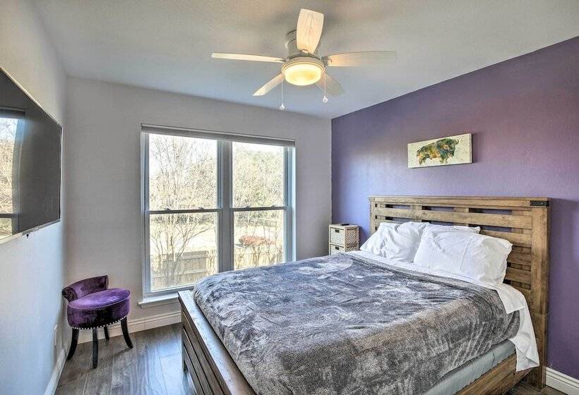 Movie Room + Poolside Oasis: Richardson Home!