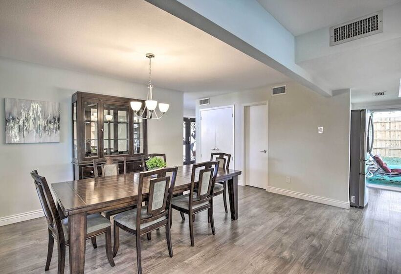 Movie Room + Poolside Oasis: Richardson Home!