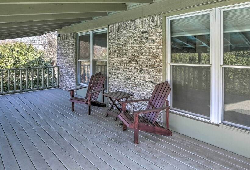 Movie Room + Poolside Oasis: Richardson Home!