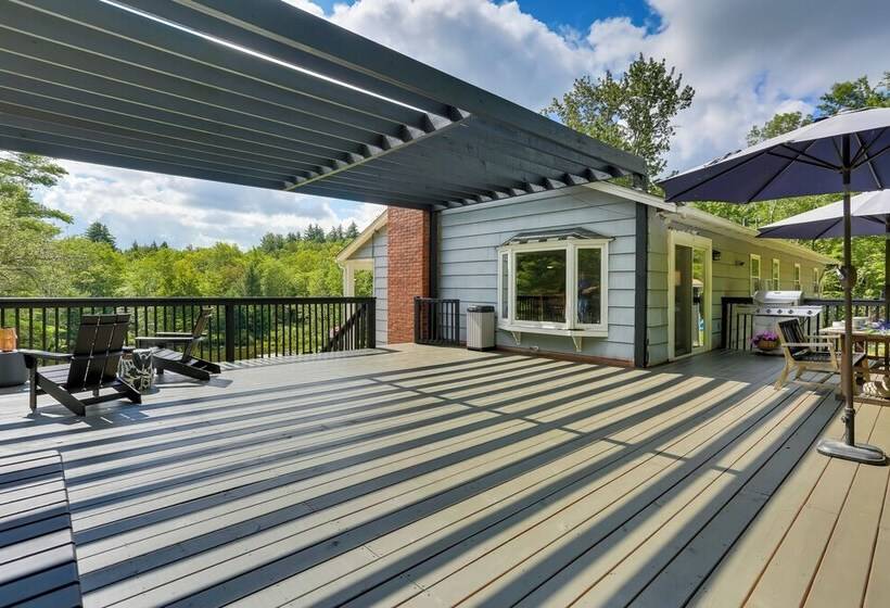 Spacious Ellenville Home W/ Pool & Game Room!