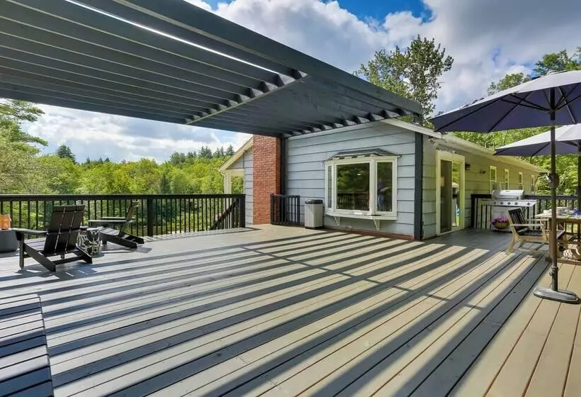 Spacious Ellenville Home W/ Pool & Game Room!