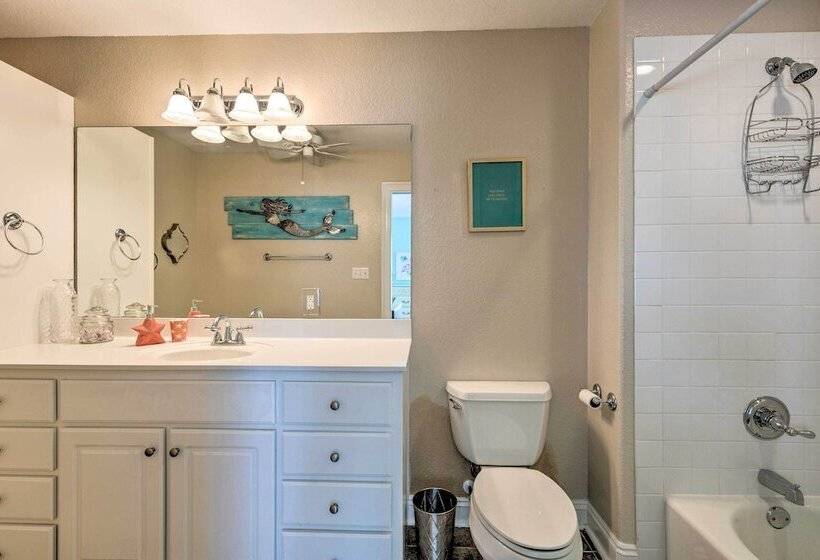 Spacious Gulf Shores Home: Private Pool + Deck!