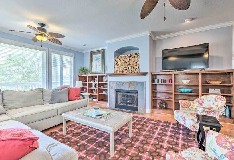 Spacious Gulf Shores Home: Private Pool + Deck!