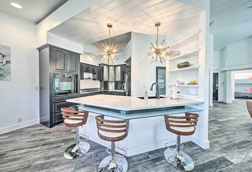 Spacious Parker House On The Colorado River!