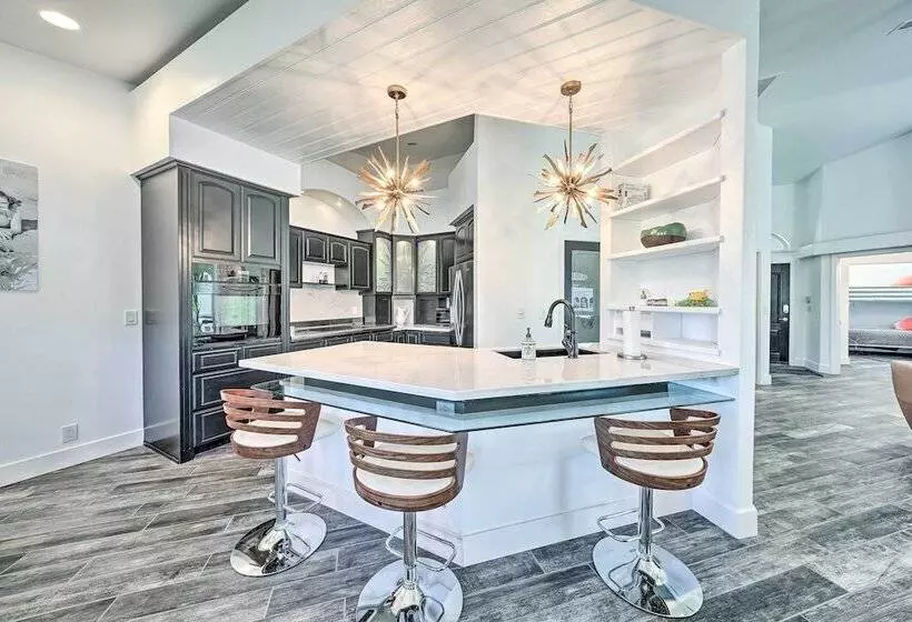 Spacious Parker House On The Colorado River!