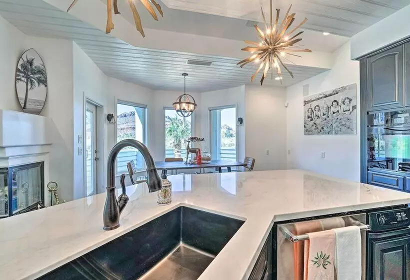 Spacious Parker House On The Colorado River!