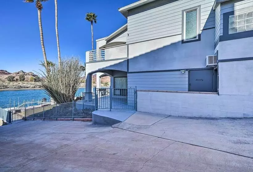 Spacious Parker House On The Colorado River!